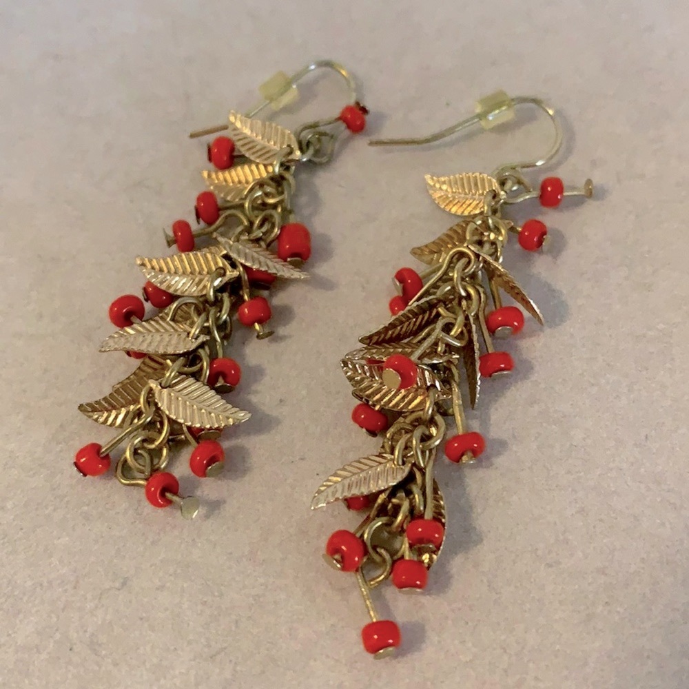 Dangly earrings‎